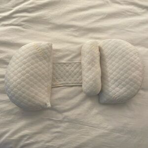 Baby Bub maternity sleeping pillow.